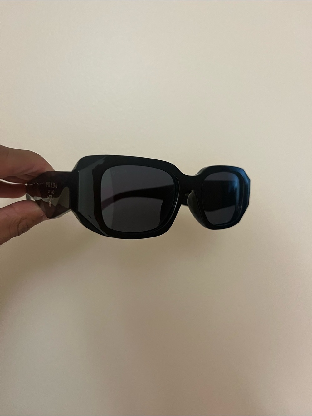 & Other Stories Black Chunky Geometric Sunglasses
